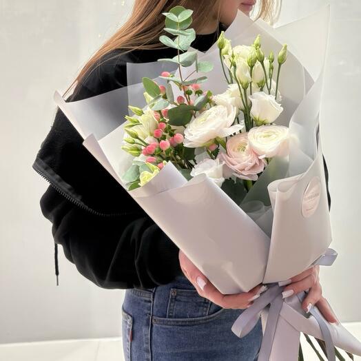 Букет с ранункулюсами