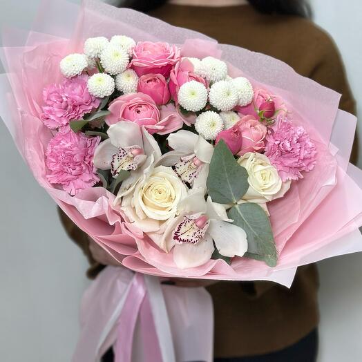 Bouquet with orchid, shrub roses, Ecuadorian roses and dianthus