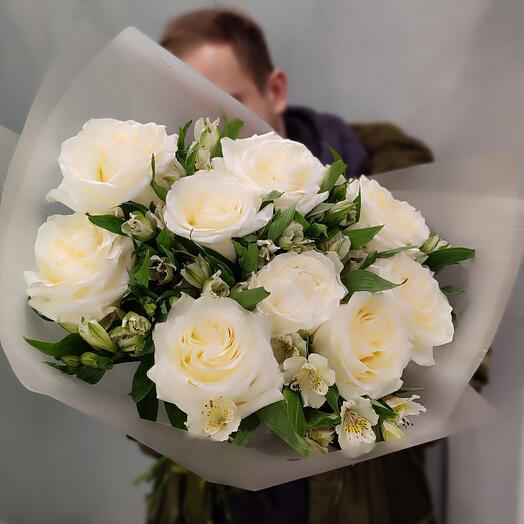 Букет с Пионовидными Кремовыми Розами и Альстромерией для Мамы