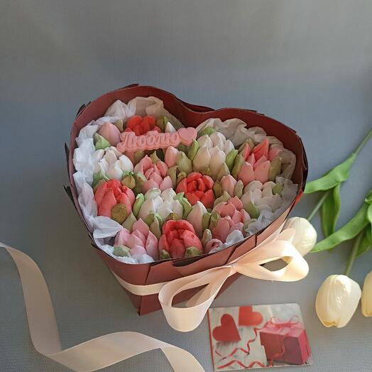 Сердечко из зефирных тюльпанов Люблю