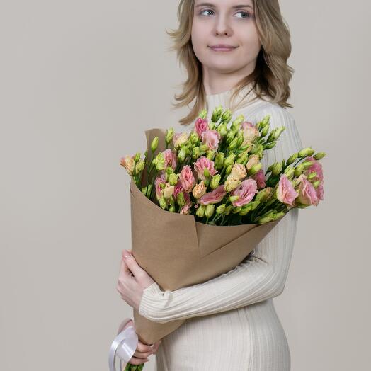 Букет из 11 розовых лизиантусов