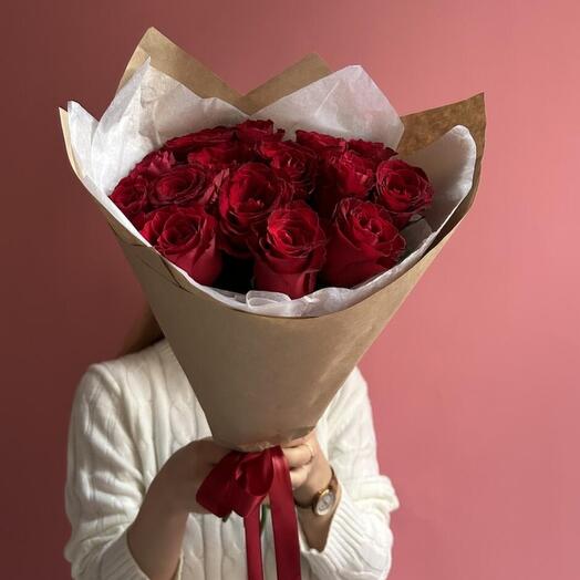 Букет из 15 ярких роз