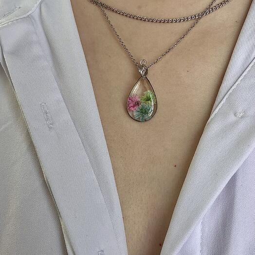 Подвеска-капля с цветами гипсофилы III