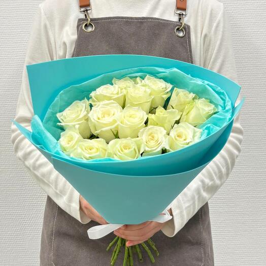 Bouquet of 15 white roses in a blue package