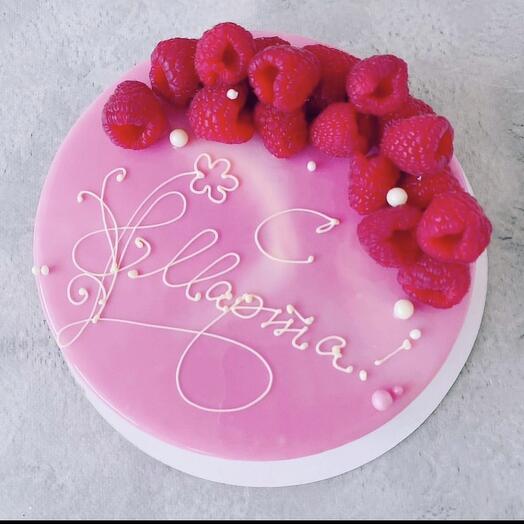 Pastel de Mousse con decoración de frambuesa