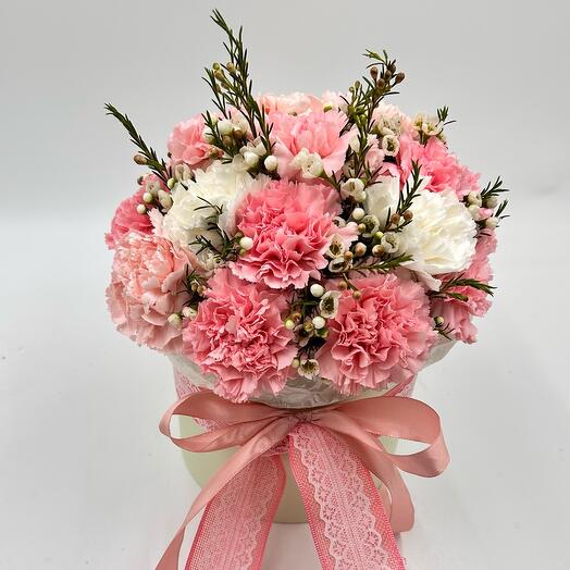 Цветы в коробке диантусы