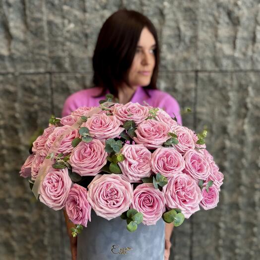 Flowers in a box «Classic pink roses»