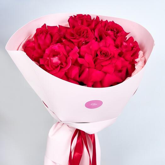 Малиновый букет из роз