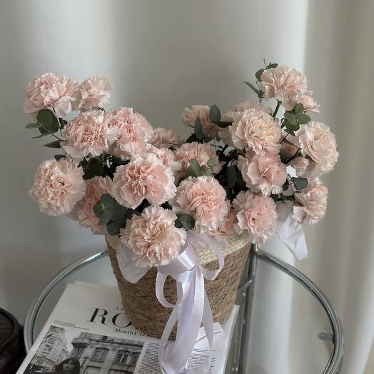 Корзина с кружевными дианутсами💗