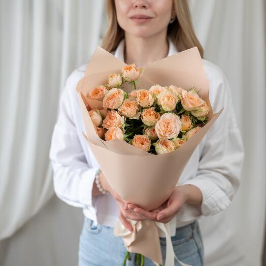 Букет из кустовых бежевых роз