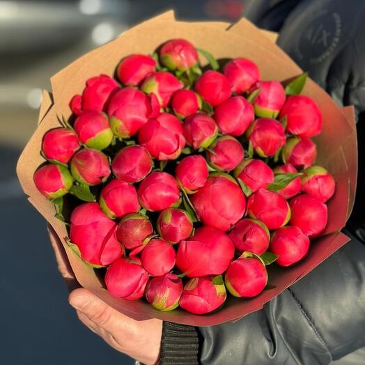 Пион коралловый в букете
