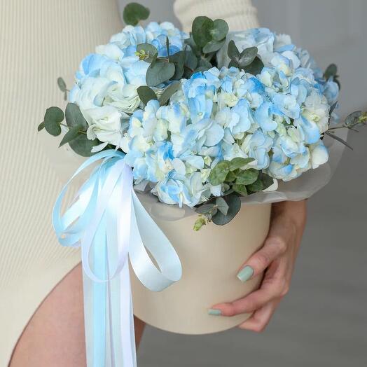 Голубые гортензии в шляпной коробке (S)