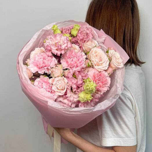 Dianthus, Lisianthus   Spray Rose