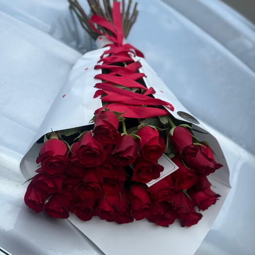 25 red roses