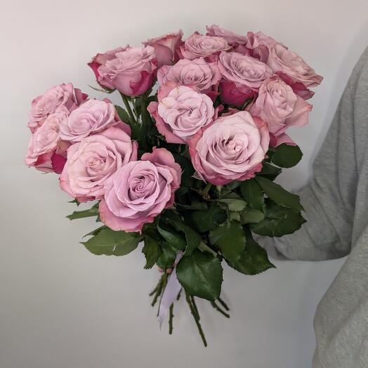 Букет роз Infused Pink 17 шт