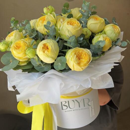 Пионовидные розы в коробке 💛