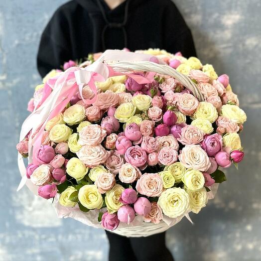 Корзина с пион розами микс
