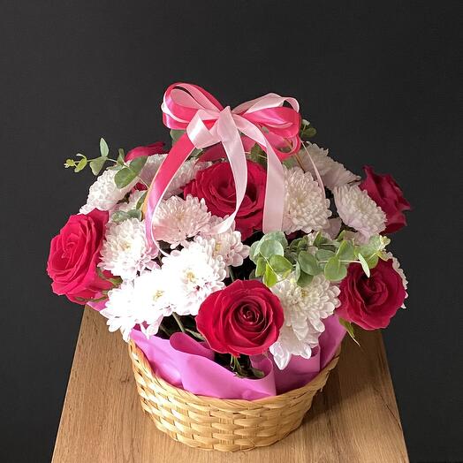 Корзина с цветами десерт