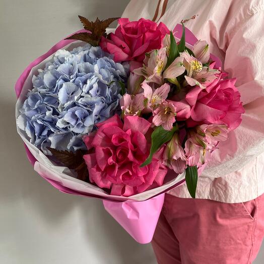 Авторский букет из Гортензий и французских роз 🌸