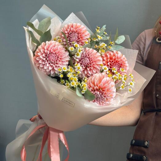 Букет георгин с ромашками 🌸
