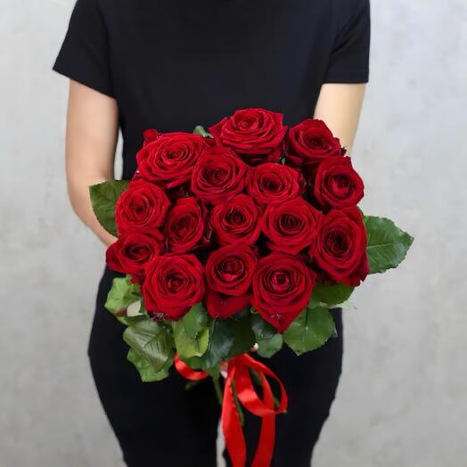 Красные розы 15 шт