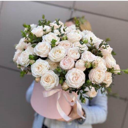 Пионовидные розы в коробке  🤍