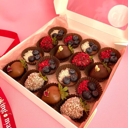 «Вкусная компания» клубника в темном и молочном шоколаде и шоколад ручной работы (темный, молочный)