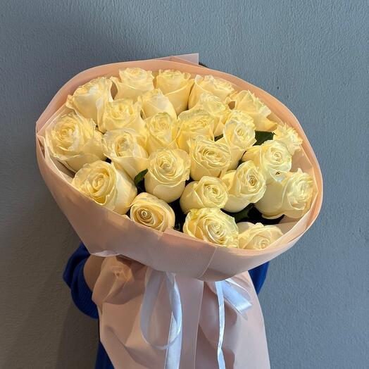 Моно-букет с нежными белыми розами