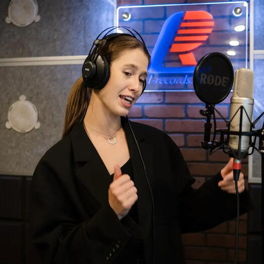 Подарочный сертификат «Романтическое свидание в школе озвучки» (1 час 20 минут, 2 человека)