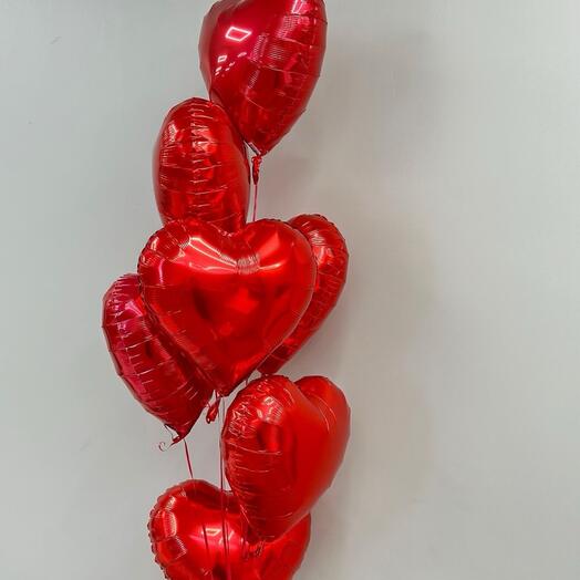 7 красных сердец с гелием