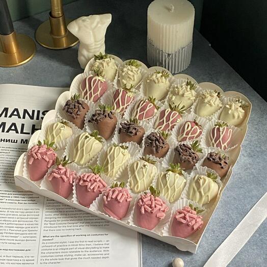 Подарочный набор на годовщину Клубника в шоколаде ассорти (25-30 ягод🍓)