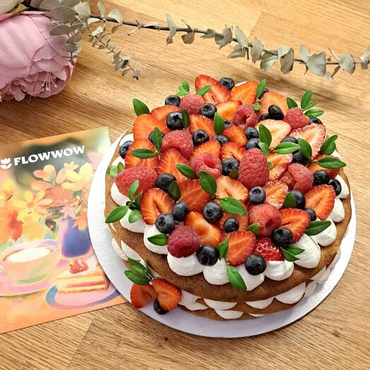 Открытый медовик со свежими ягодами 1кг. Для семьи, для коллег, начальнику, директору