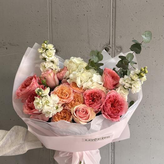 Роскошный яркий букет