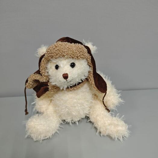 Медвежонок лётчик в шарфе и шапке