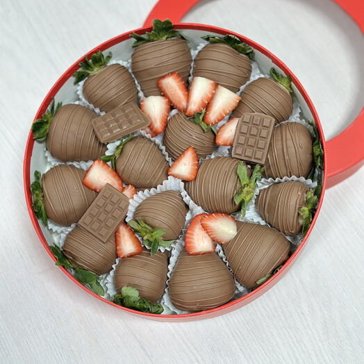 Круглая шайба из клубники в шоколаде 🔥