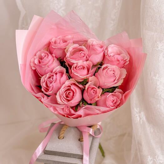 Букет из 11 розовых роз in pink