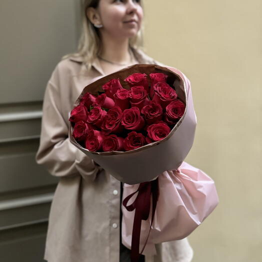 Красные розы 19шт в букете