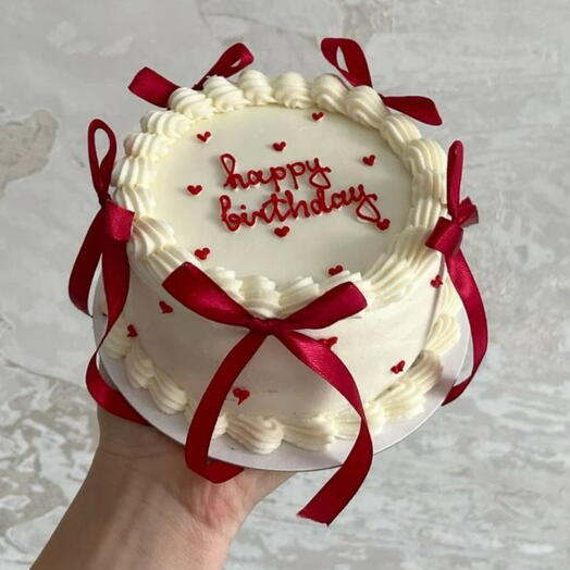 Торт с бантиками и рюшами