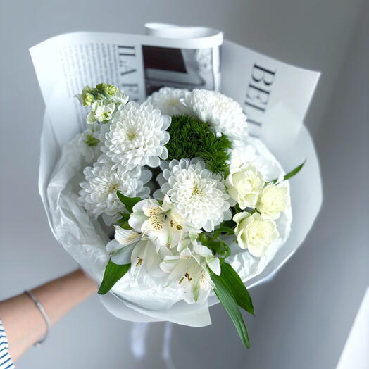 Круглый белый букет с кустовой Роза воздушный элегантный