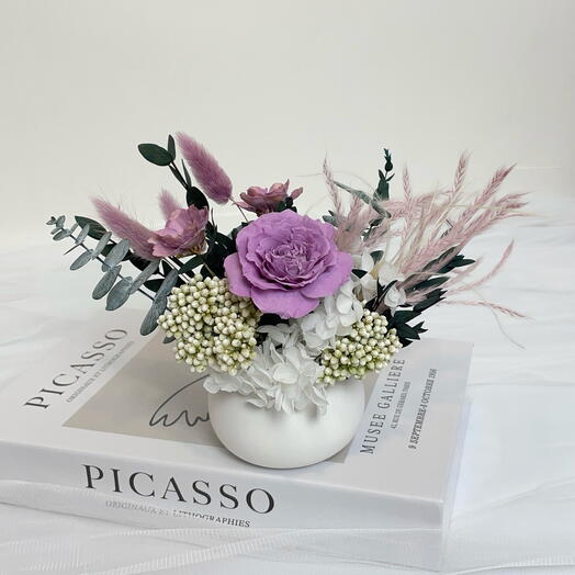 Простоит 1 год! Композиция из стабилизированных цветов в кашпо