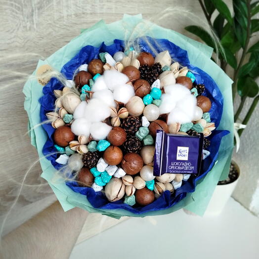 Яркий ореховый букет с хлопком, шоколадными камушками, ковылём и Ritter mini (S)