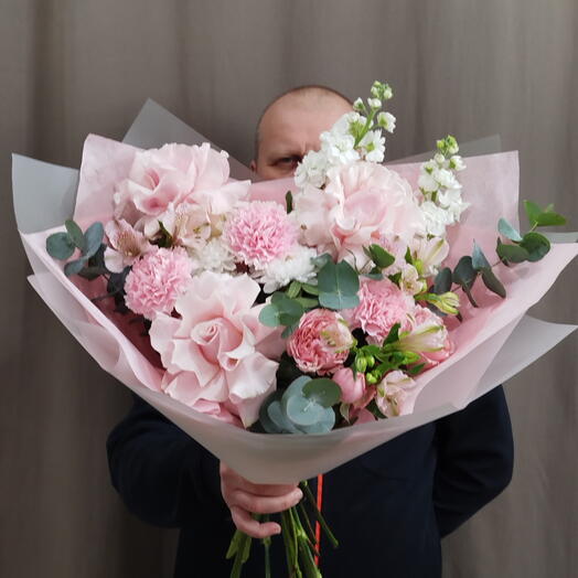 Авторский букет "Нежное послание" Маттиола, французская роза, Диантус, Альстромерия