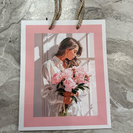 Пакет подарочный розовый с девушкой 18/22