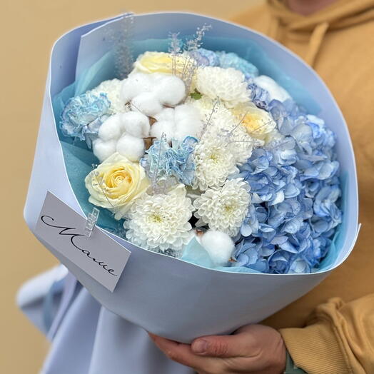 Большой нежный букет с гортензией и розами «Облако»