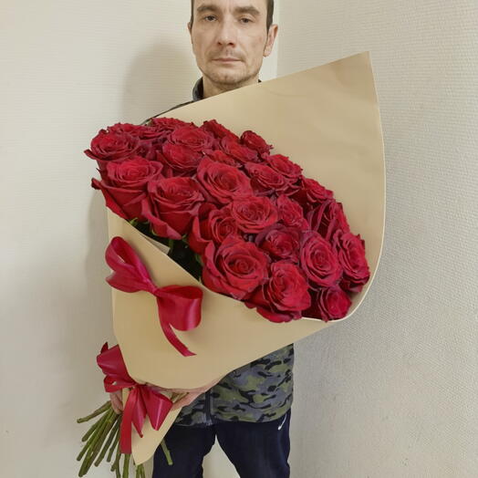 Розы 25 штук 70 см С красивым бантом