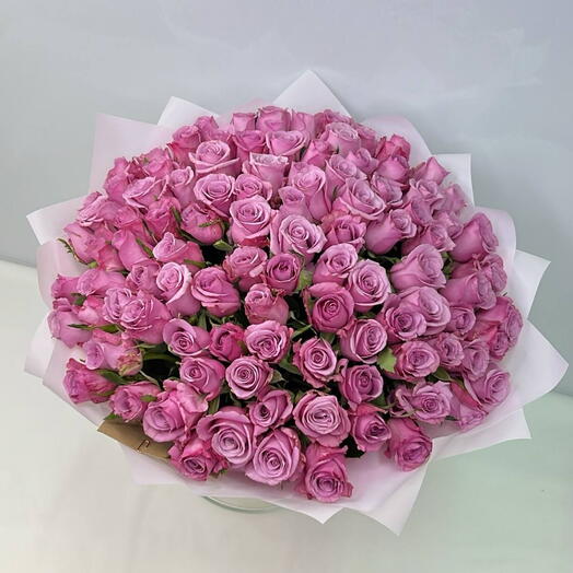 Букет из сиреневых роз 101 штука