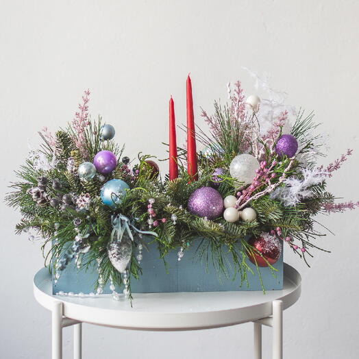 Ящик с живой хвоей Nobilis и новогодним декором