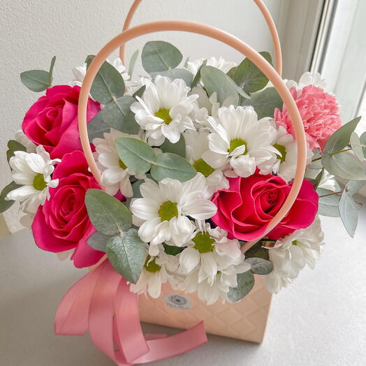 Сумочка с розами и ромашками