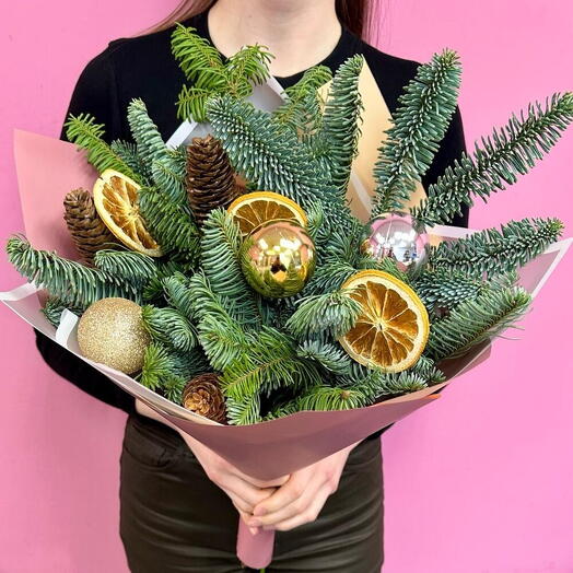 Новогодний букет с нобилисом и дольками апельсина