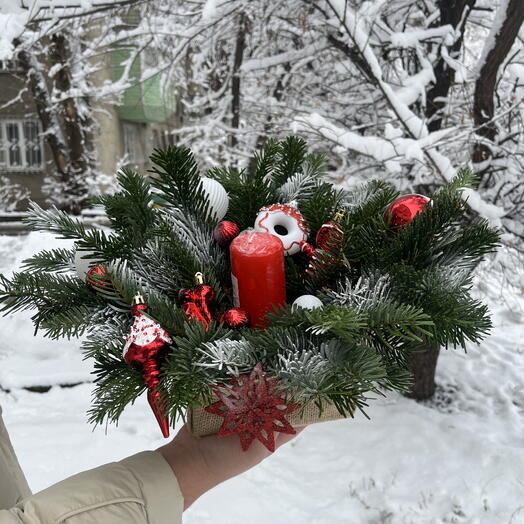 Композиция из нобилиса на новогодний стол со свечкой